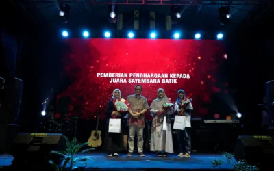 FK UNEJ Berikan Penghargaan kepada Pemenang Sayembara Batik dan Penganugerahan Staff Terbaik dalam Agromedis Award 2023