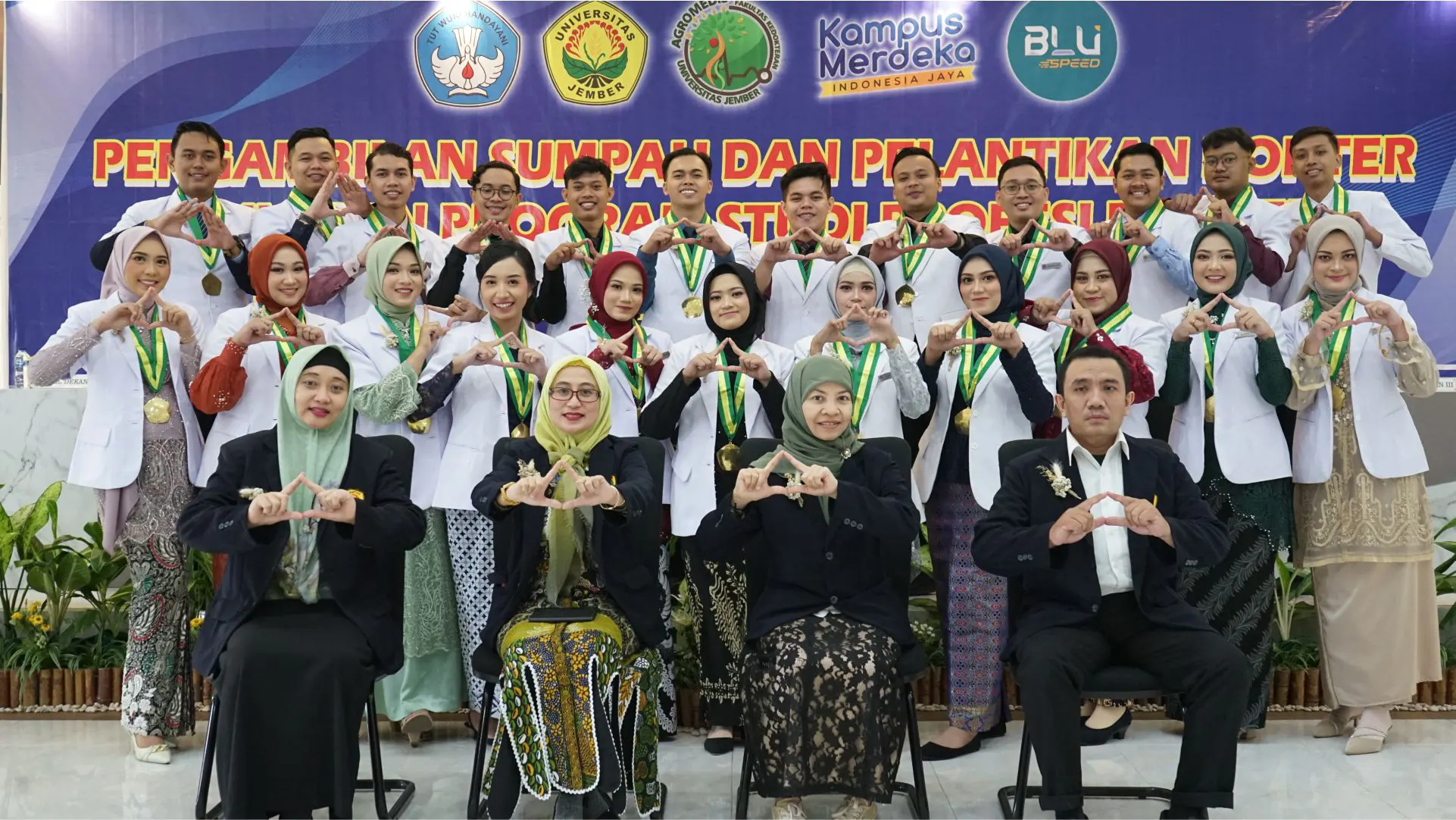 Fakultas Kedokteran Lantik dan Ambil Sumpah Kepada 23 Dokter Baru