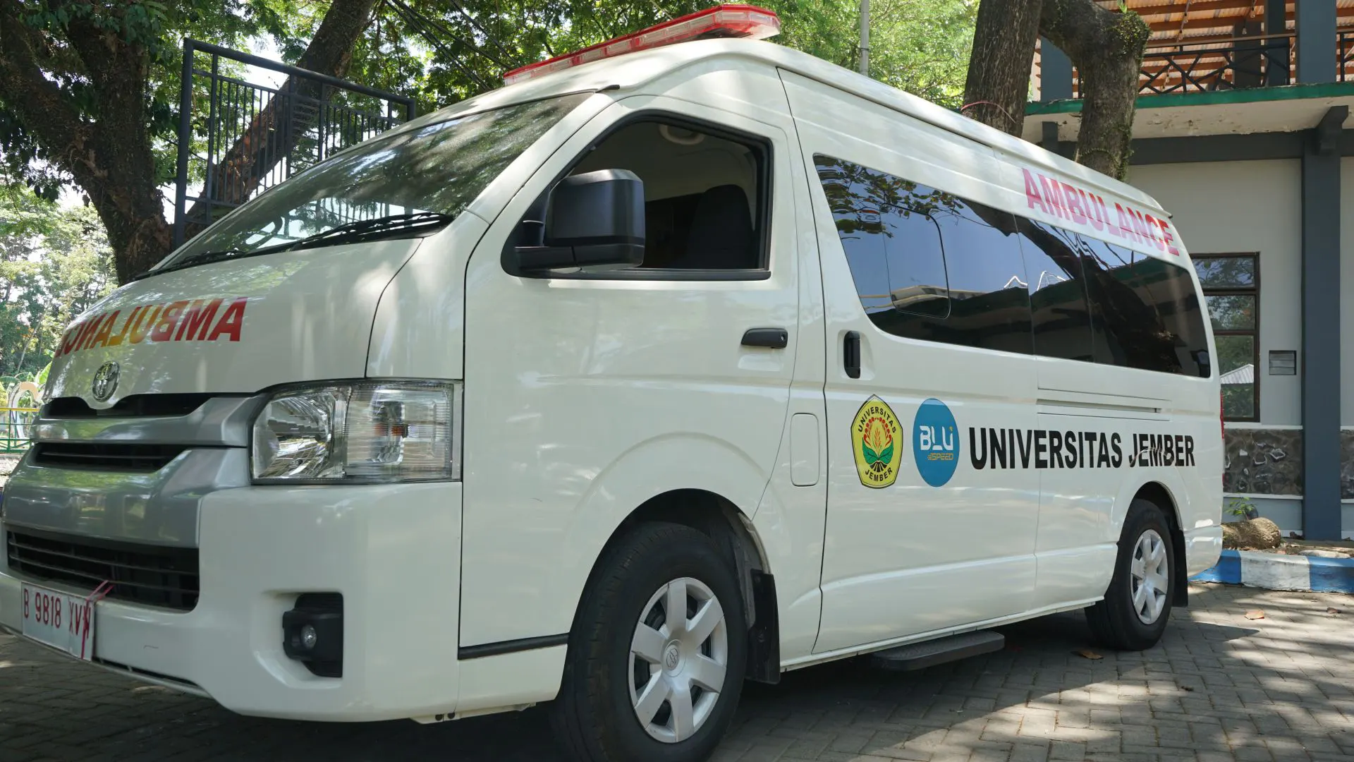 Ambulance 2 rapat 1