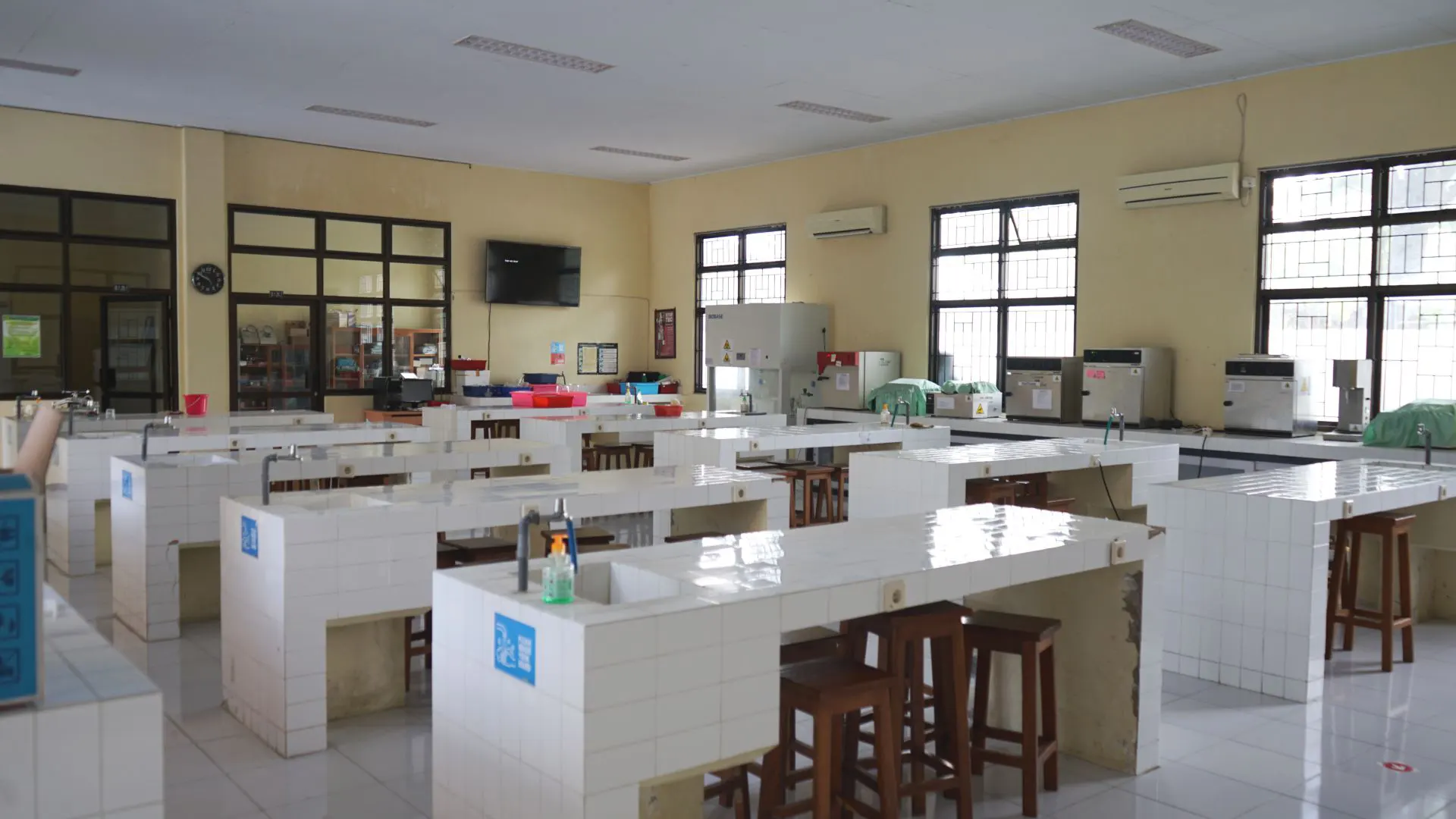 Lab 2 lobby 1