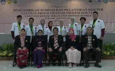 FK UNEJ Kembali Lantik 8 Dokter Baru dalam Acara Sumpah Dokter di Agromedicine Hall