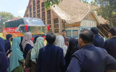 FK UNEJ Adakan Praktik Lapang Blok 14 tentang Agromedis dan Infeksi Tropis di Gedung Pengolahan Tembakau Ajung Gayasan Jember