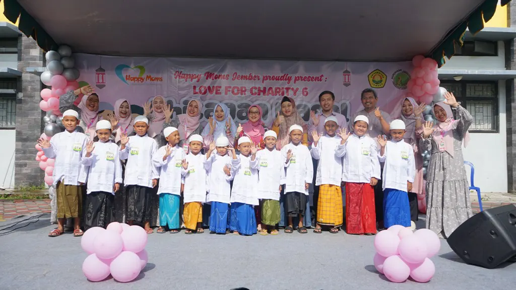 FK UNEJ Kolaborasi dengan Happy Moms Jember Sukses Gelar Bakti Sosial Khitan Massal untuk 110 Anak