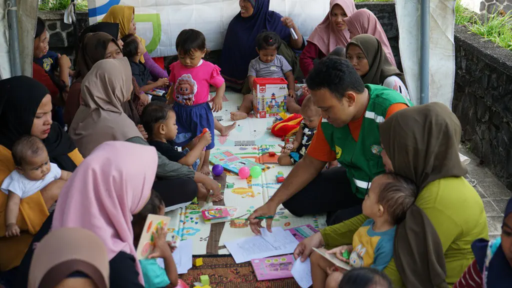 Alumni FK UNEJ Ambil Bagian dalam Bakti Sosial Agromedis di Kebun Glantangan