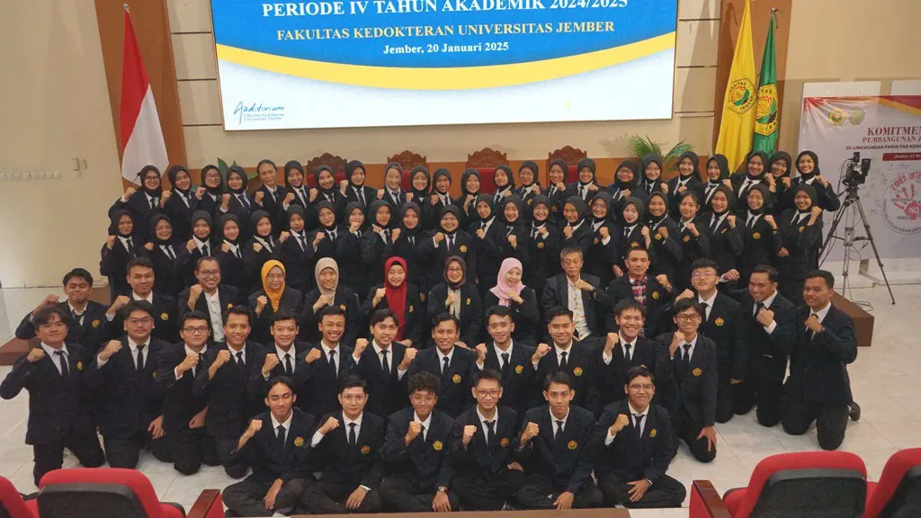 Sebanyak 66 Mahasiswa Bacakan Lafal Janji Dokter Muda dalam Yudisium Periode IV Fakultas Kedokteran UNEJ