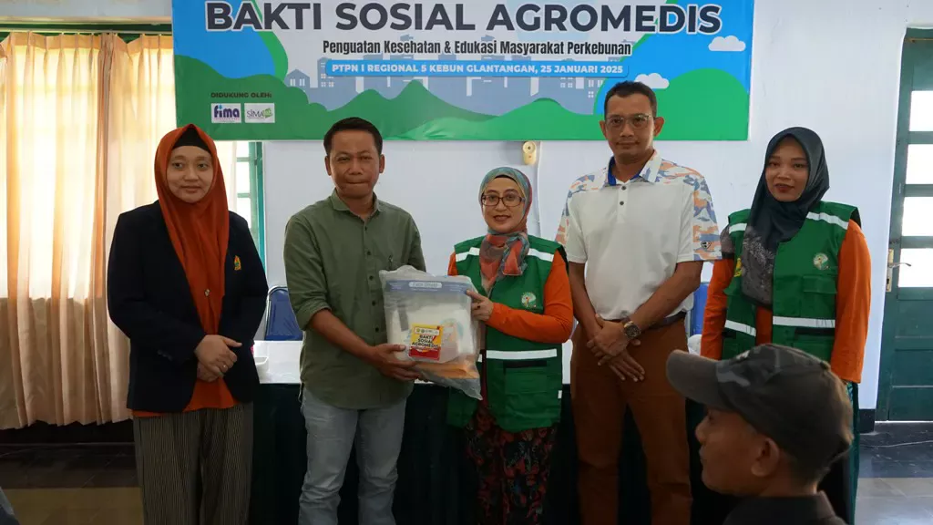 Fakultas Kedokteran UNEJ Bersama PT Rolas Nusantara Medika Adakan Bakti Sosial Agromedis di Kebun Glantangan