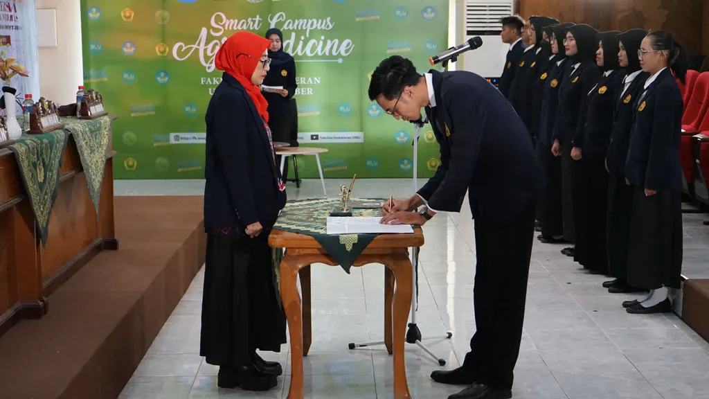Fakultas Kedokteran Universitas Jember Gelar Rapat Senat Terbuka Yudisium Sarjana Kedokteran Periode VI TA 2024/2025