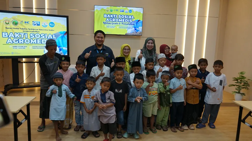 FK UNEJ Sukses Selenggarakan Bakti Sosial Agromedis Khitan Gratis dan Penyuluhan Bersama Alumni